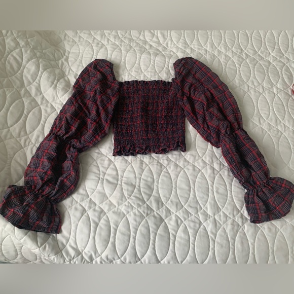 #11 Plaid ruched crop top with unique puffy sleeves. - Picture 4 of 5